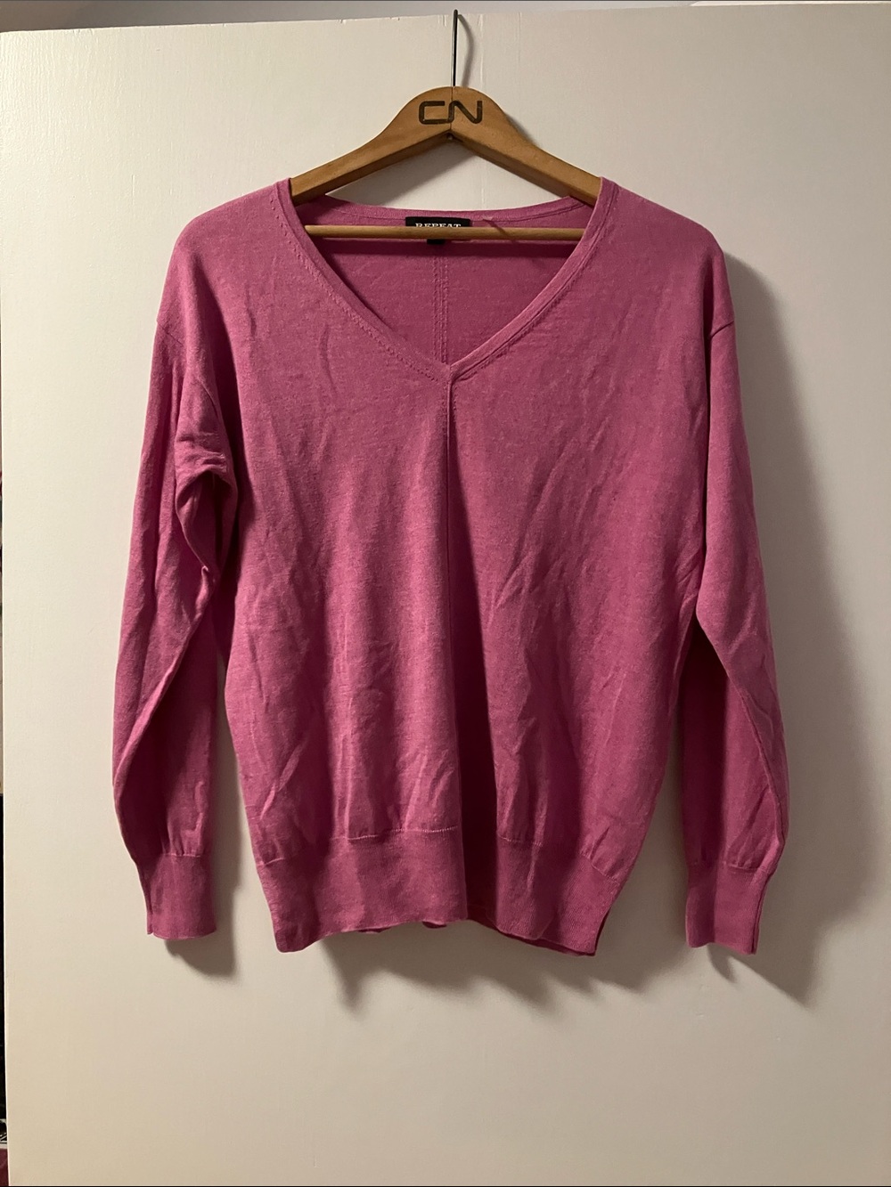 REPEAT Pink Classic V-Neck Sweater 85% Silk 15% Cashmere